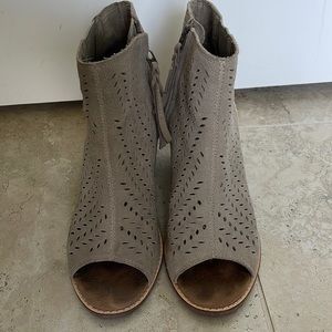 Toms Majorca peep toe bootie